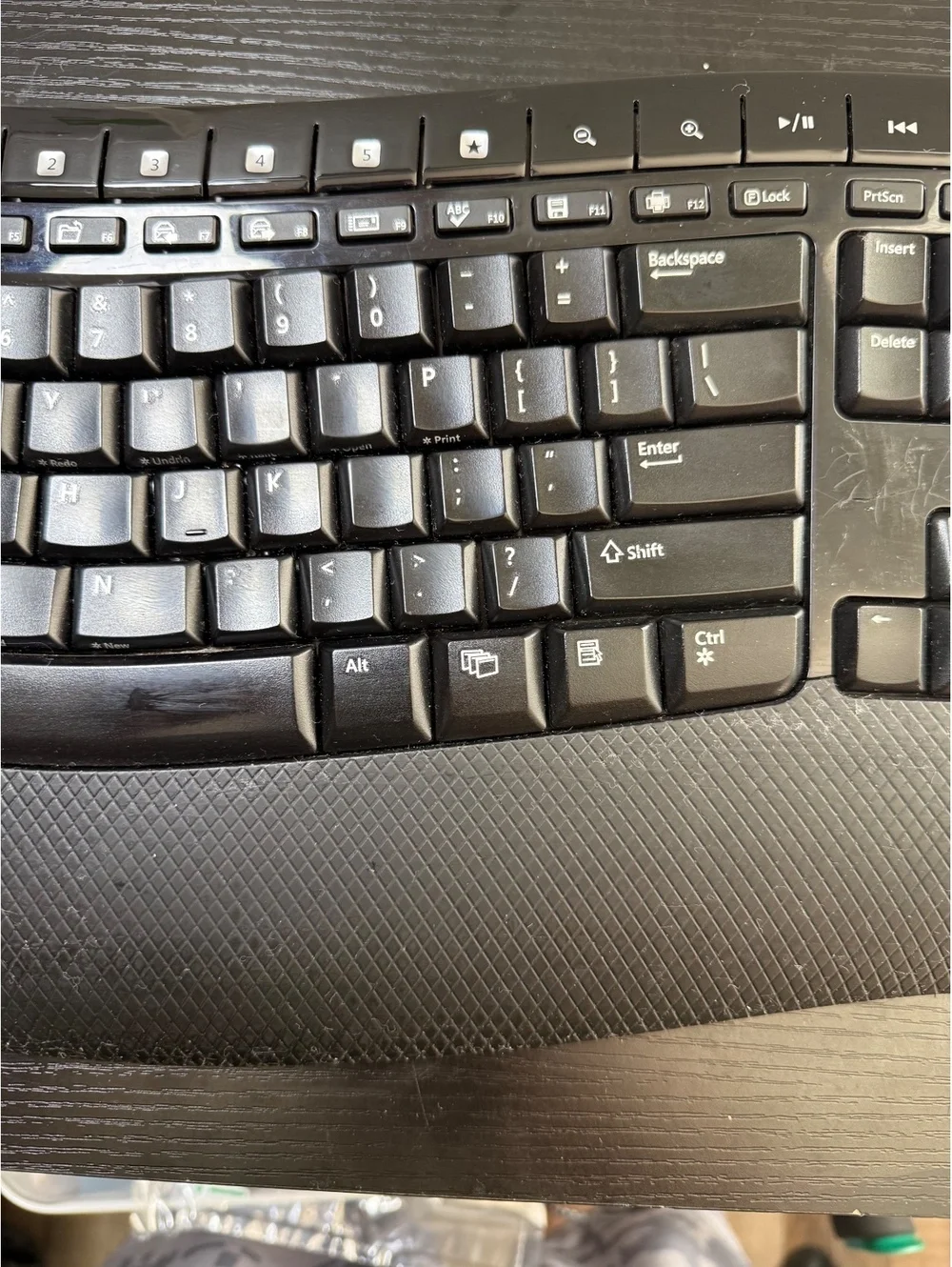 Microsoft Wireless Comfort Keyboard 5000 Ergonomic Keyboard - no dongle